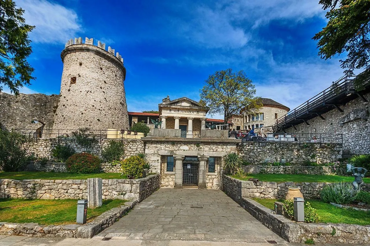 Deluxe Apartment Dora With A Private Parking, Terrace And See View Rijeka