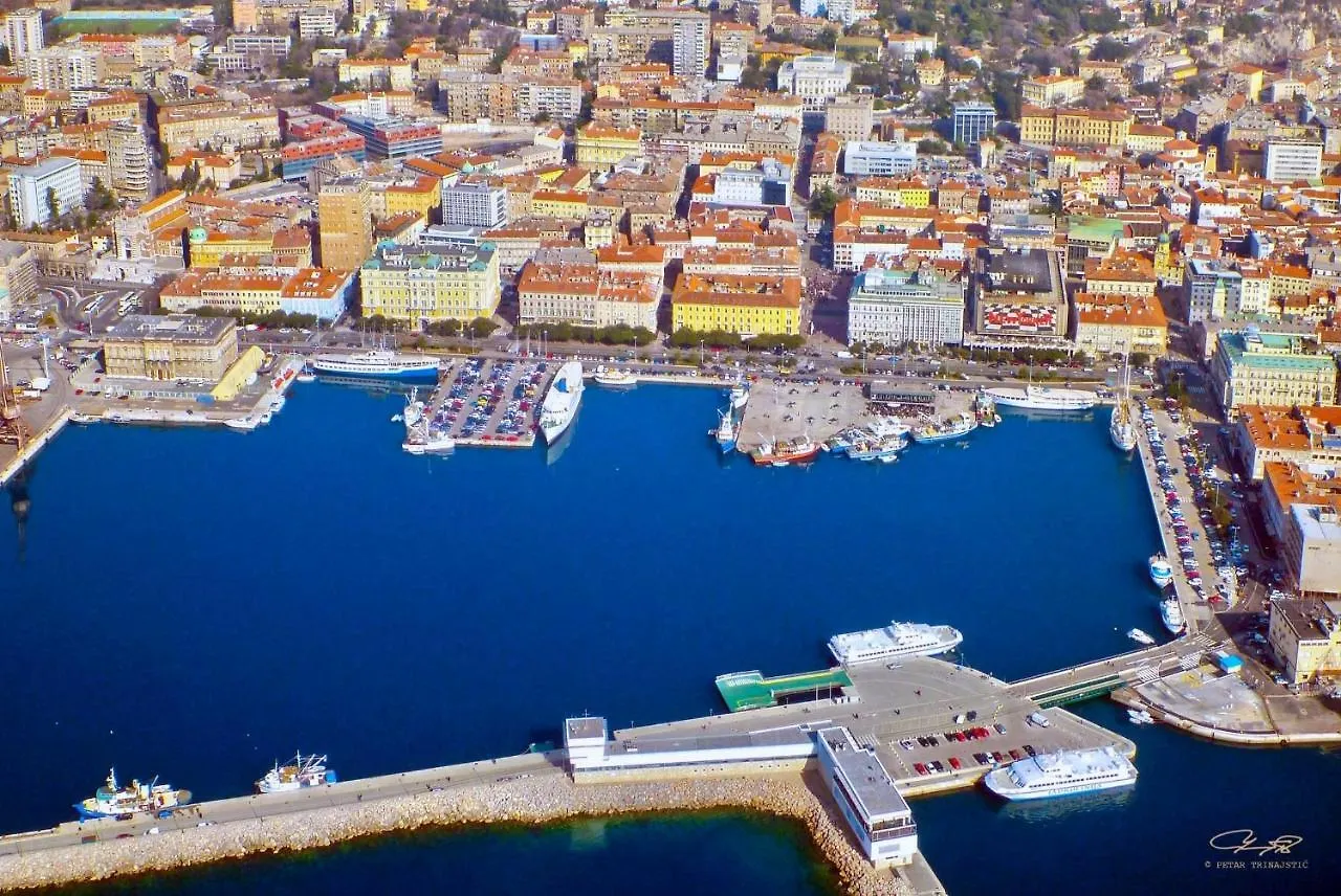 Deluxe Apartment Dora With A Private Parking, Terrace And See View Rijeka
