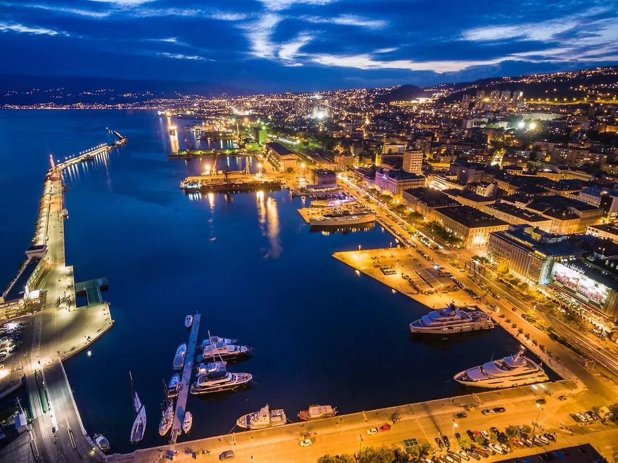 Deluxe Apartment Dora With A Private Parking, Terrace And See View Rijeka 0*,  Croacia